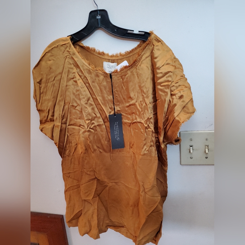 NWT sz L Tina Jo top